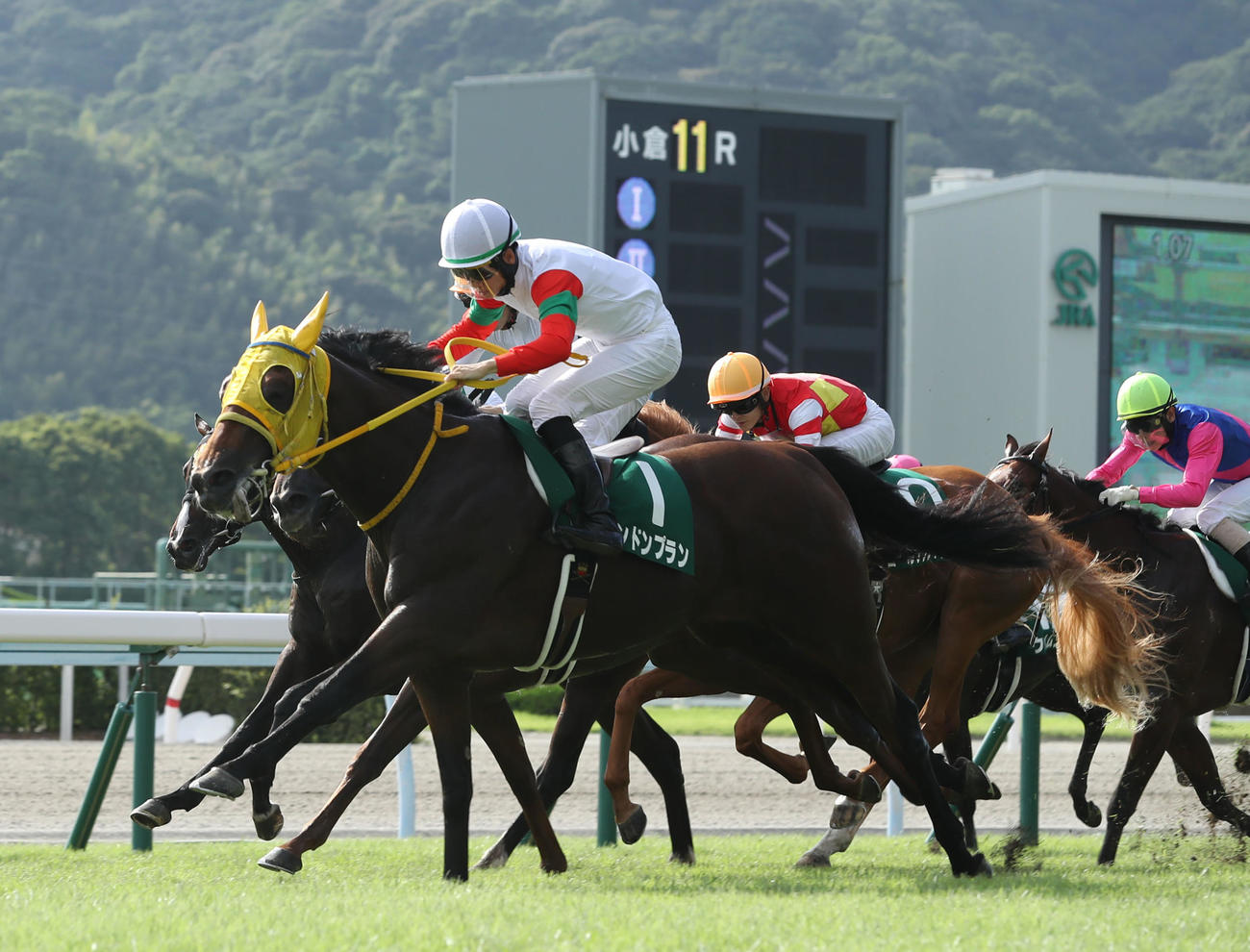 小倉2歳S1着のロンドンプランと松山弘平騎手（22年9月4日撮影）
