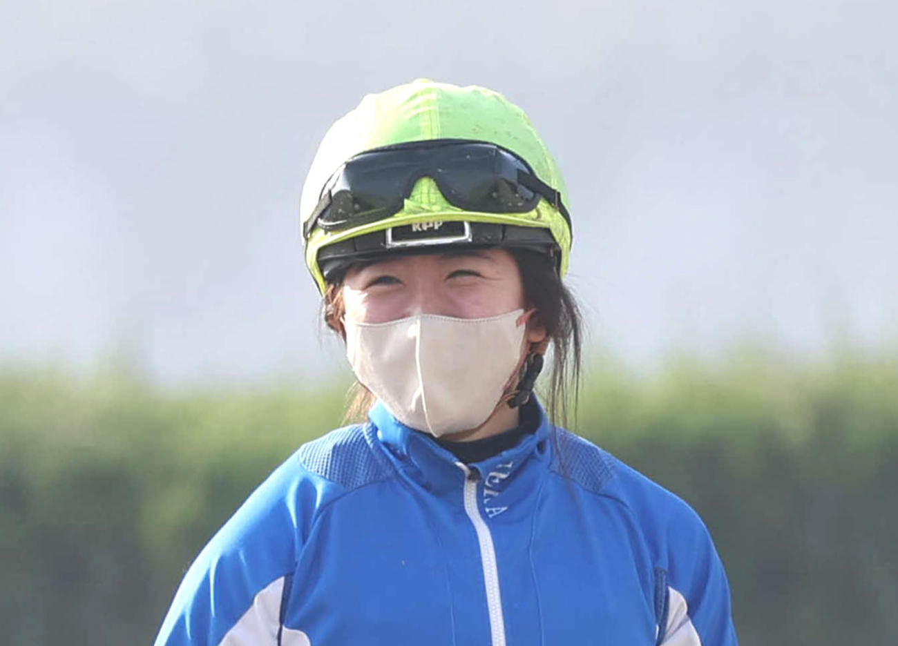 調教の合間に談笑する今村騎手（撮影・白石智彦）