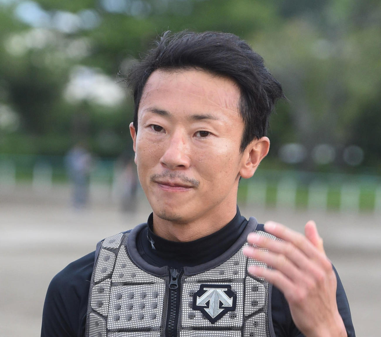 石神深一騎手（2022年8月25日撮影）