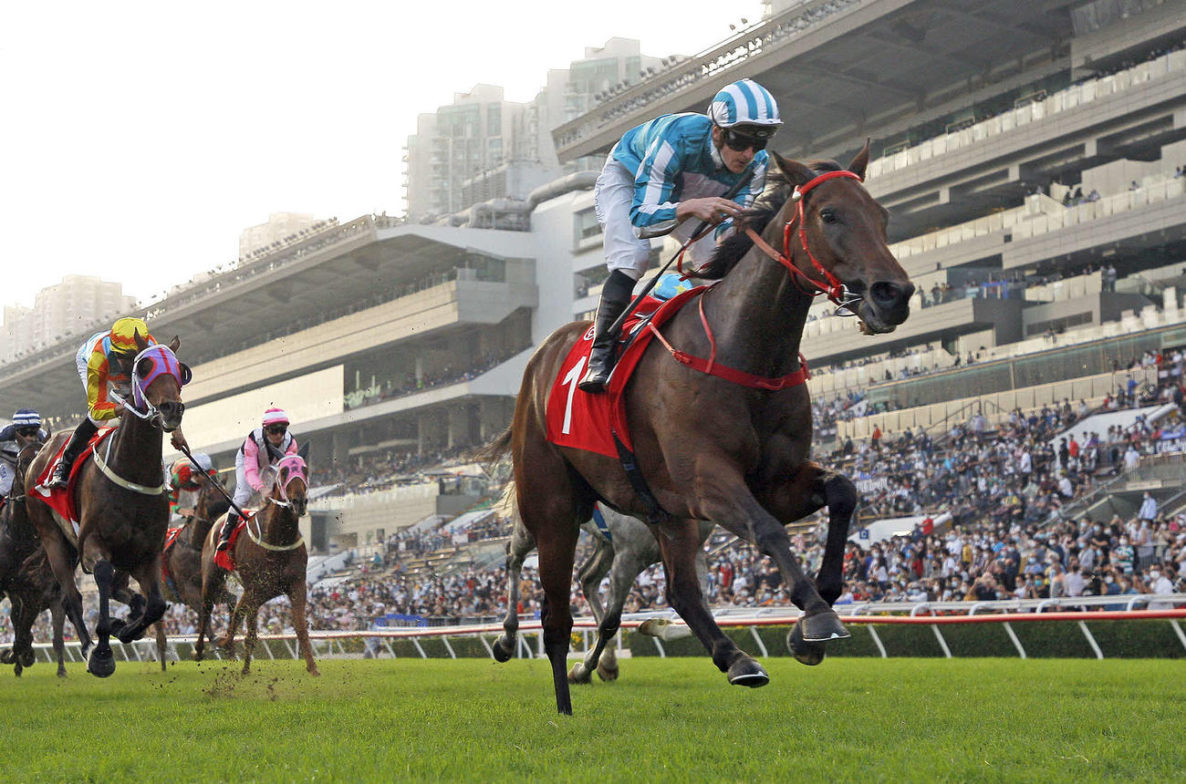 人気に応えたロマンチックウォリアー（C）The Hong Kong Jockey Club