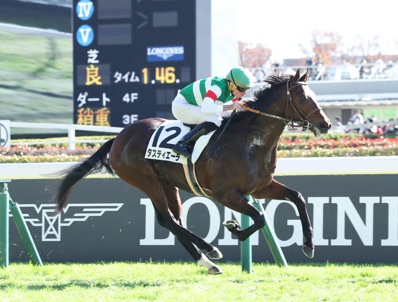 東京6R、2歳新馬戦を制したタスティエーラとムーア騎手（撮影・丹羽敏通）