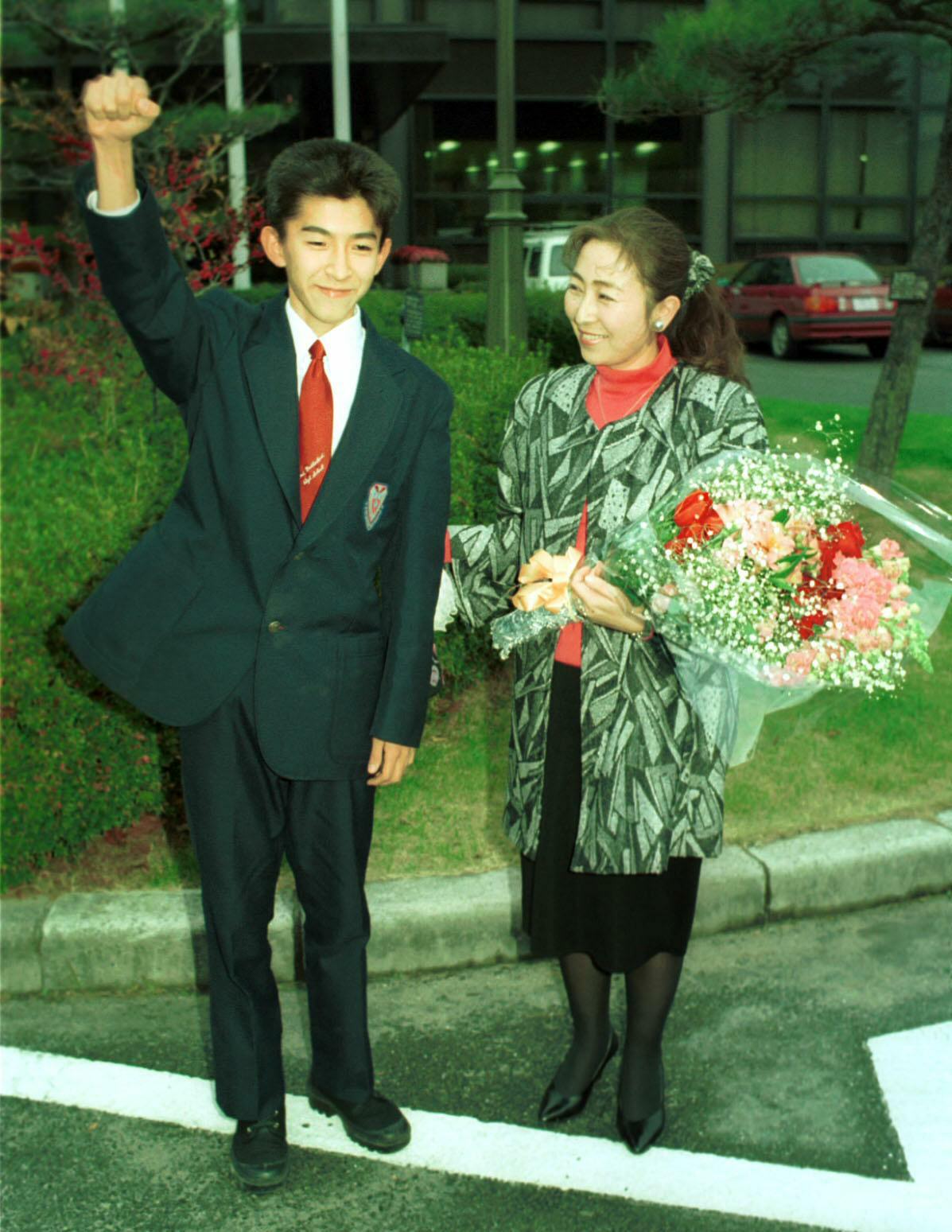 92年12月、競馬学校合格の福永祐一騎手と母・裕美子さん