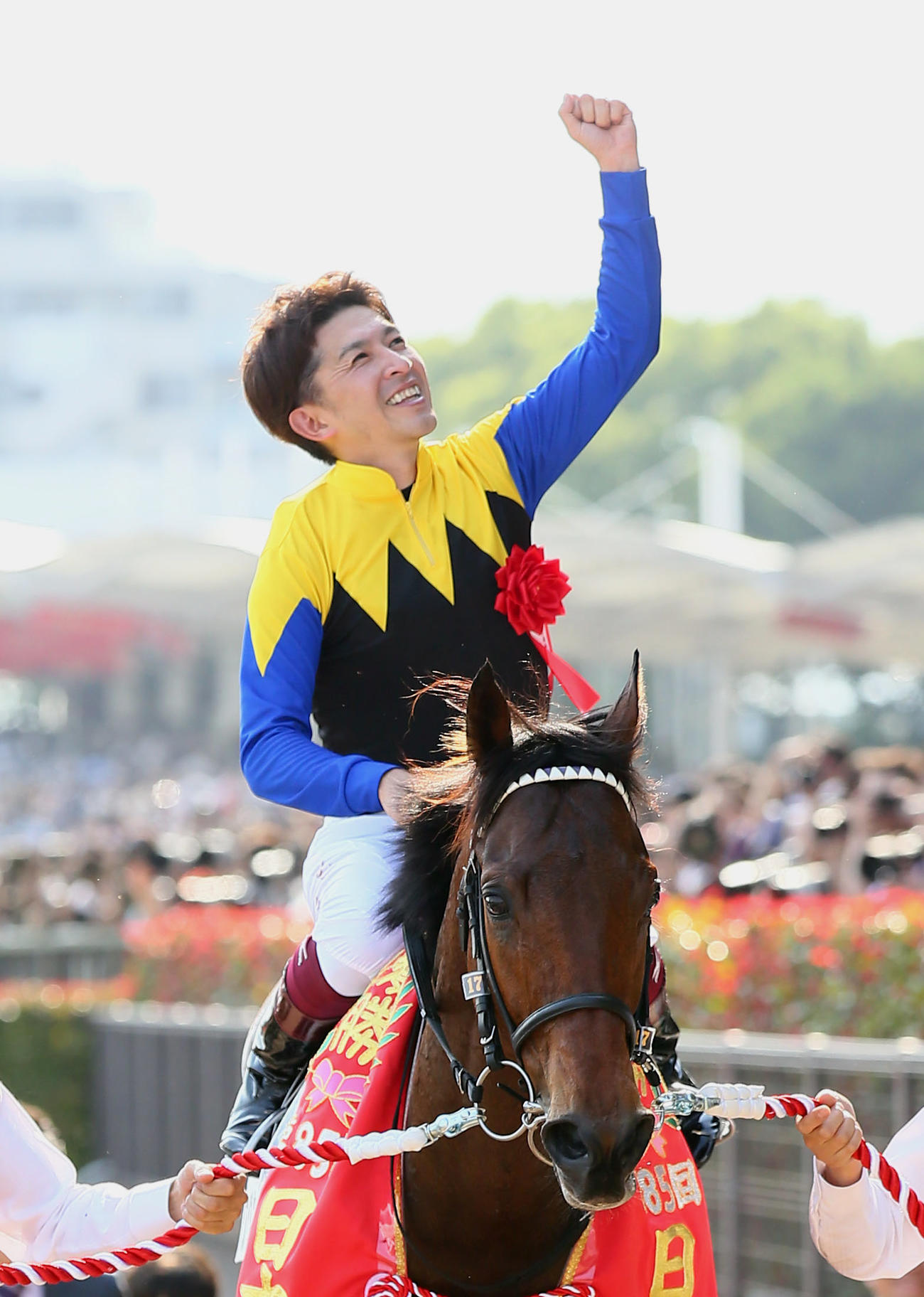 18年5月、ワグネリアンで日本ダービー初制覇を果たしガッツポーズする福永騎手