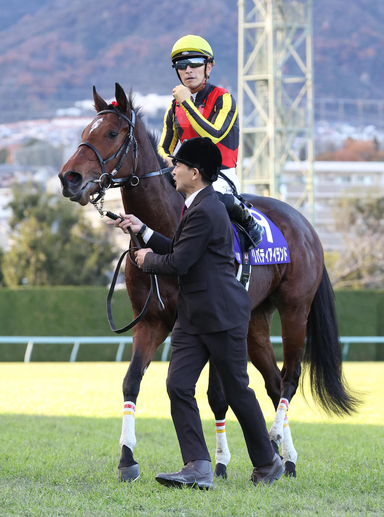 阪神JFを制して引き揚げるリバティアイランド（撮影・白石智彦）