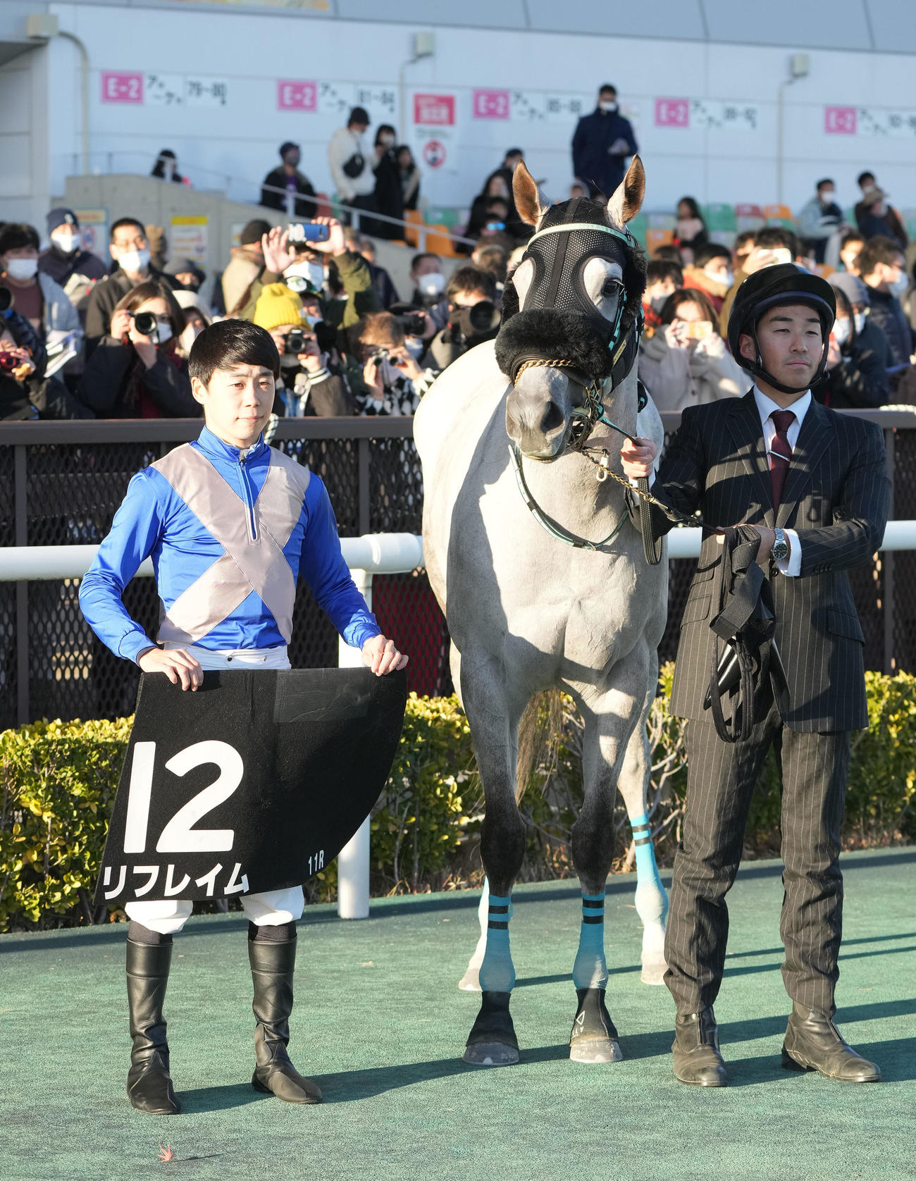 逃げ切ってコールドムーンSを勝ったリフレイムと野中騎手（撮影・森本幸一）