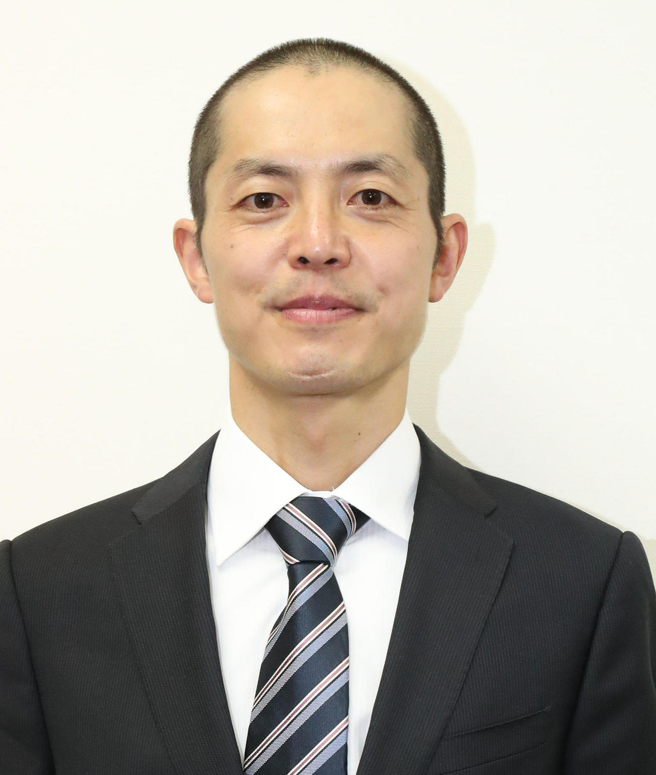 緒方努調教師（2021年12月9日撮影）