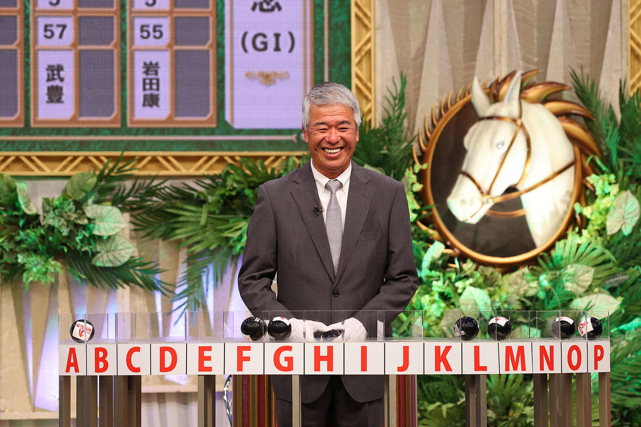 有馬記念の枠順抽選会に参加した藤沢和雄元調教師（JRA提供）