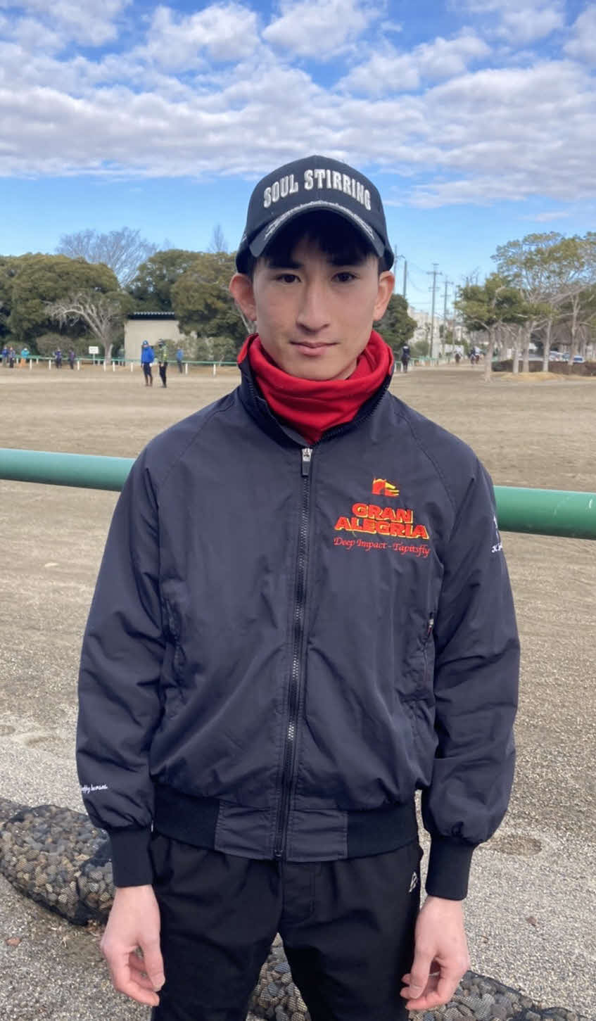30日朝、調教に復帰した木幡育也騎手
