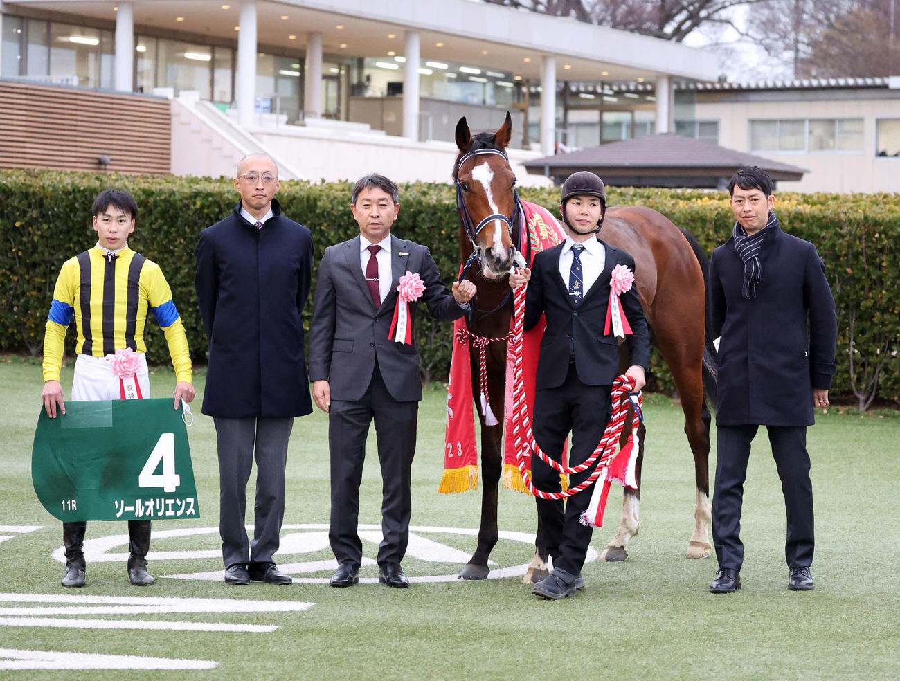 京成杯を制したソールオリエンスと横山武史騎手（撮影・鈴木正人）