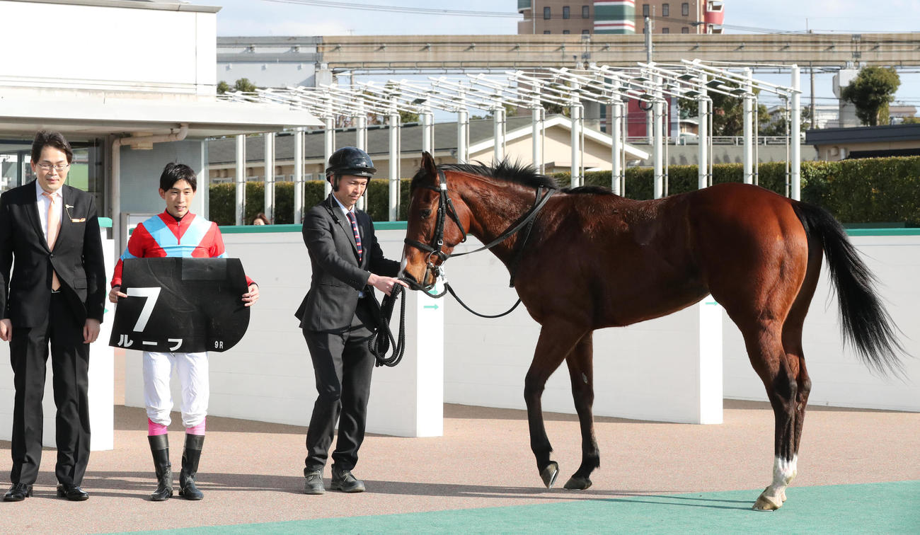 萌黄賞1着のルーフと藤岡康太騎手（撮影・梅根麻紀）