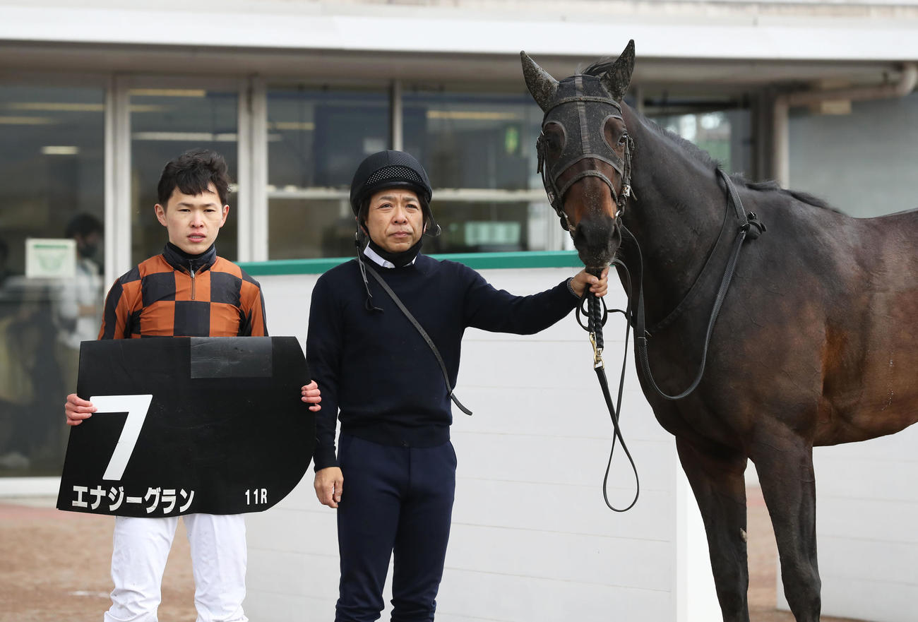 周防灘特別1着のエナジーグランと亀田温心騎手（撮影・屋方直哉）