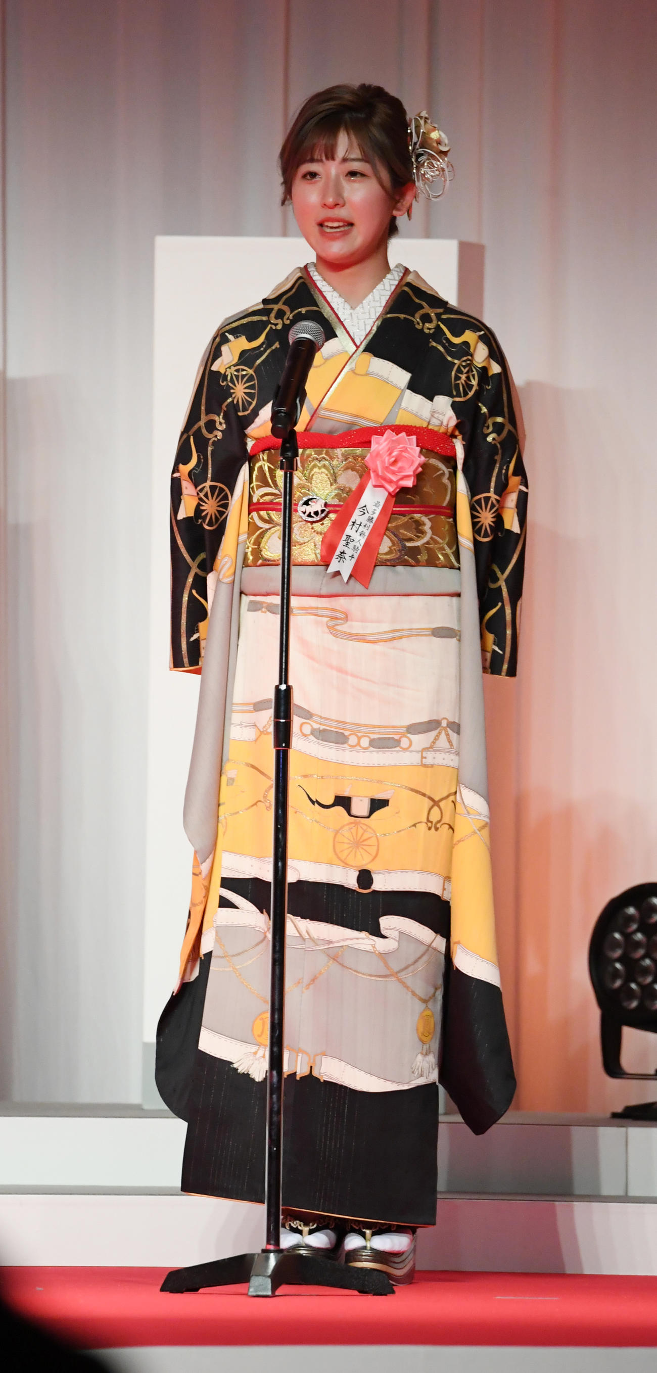 最多勝利新人騎手に選ばれた今村騎手（撮影・柴田隆二）