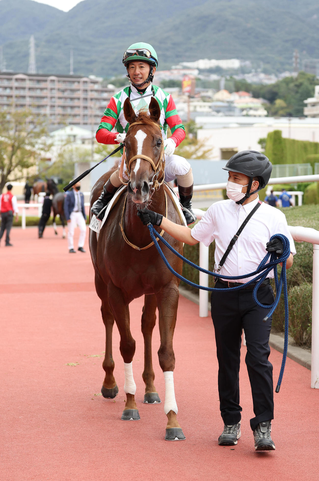 新馬戦を勝って引き揚げるレッドヒルシューズ（22年10月8日撮影）