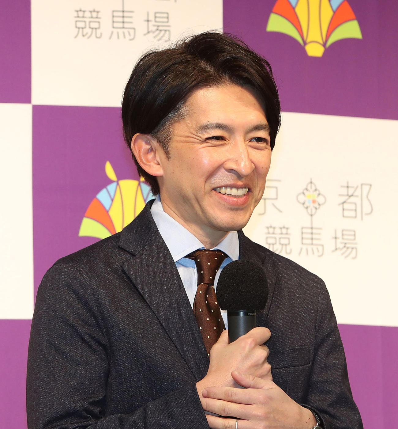 1月31日、JRA理事長特別表彰で笑顔をみせた福永騎手