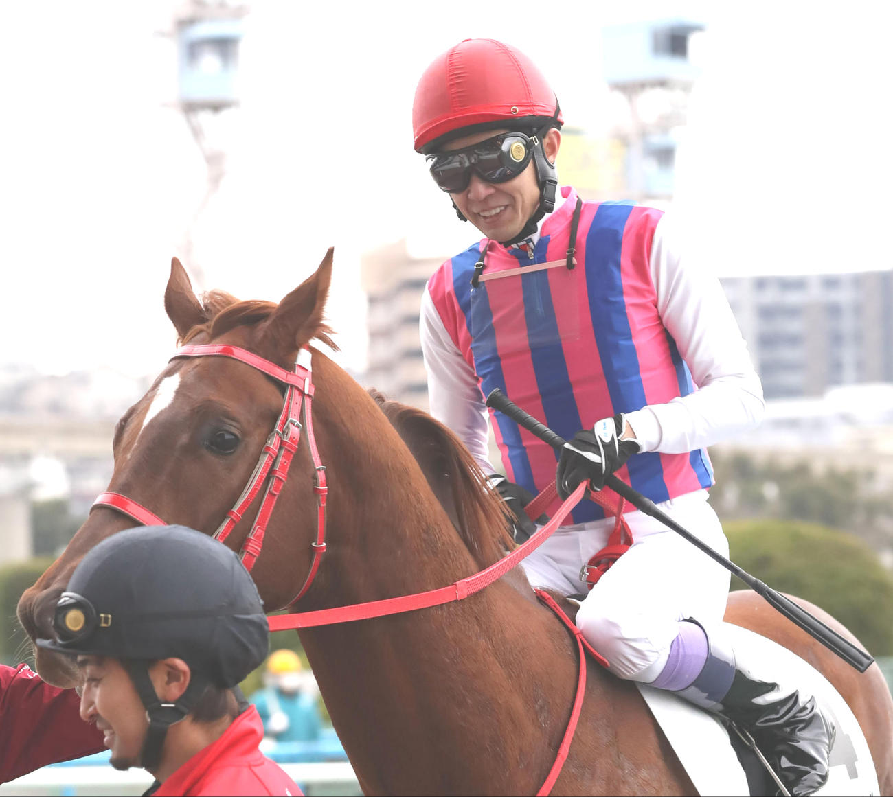 小倉3R、3歳未勝利で1着のジャスパーロイヤルと武豊騎手（撮影・屋方直哉）