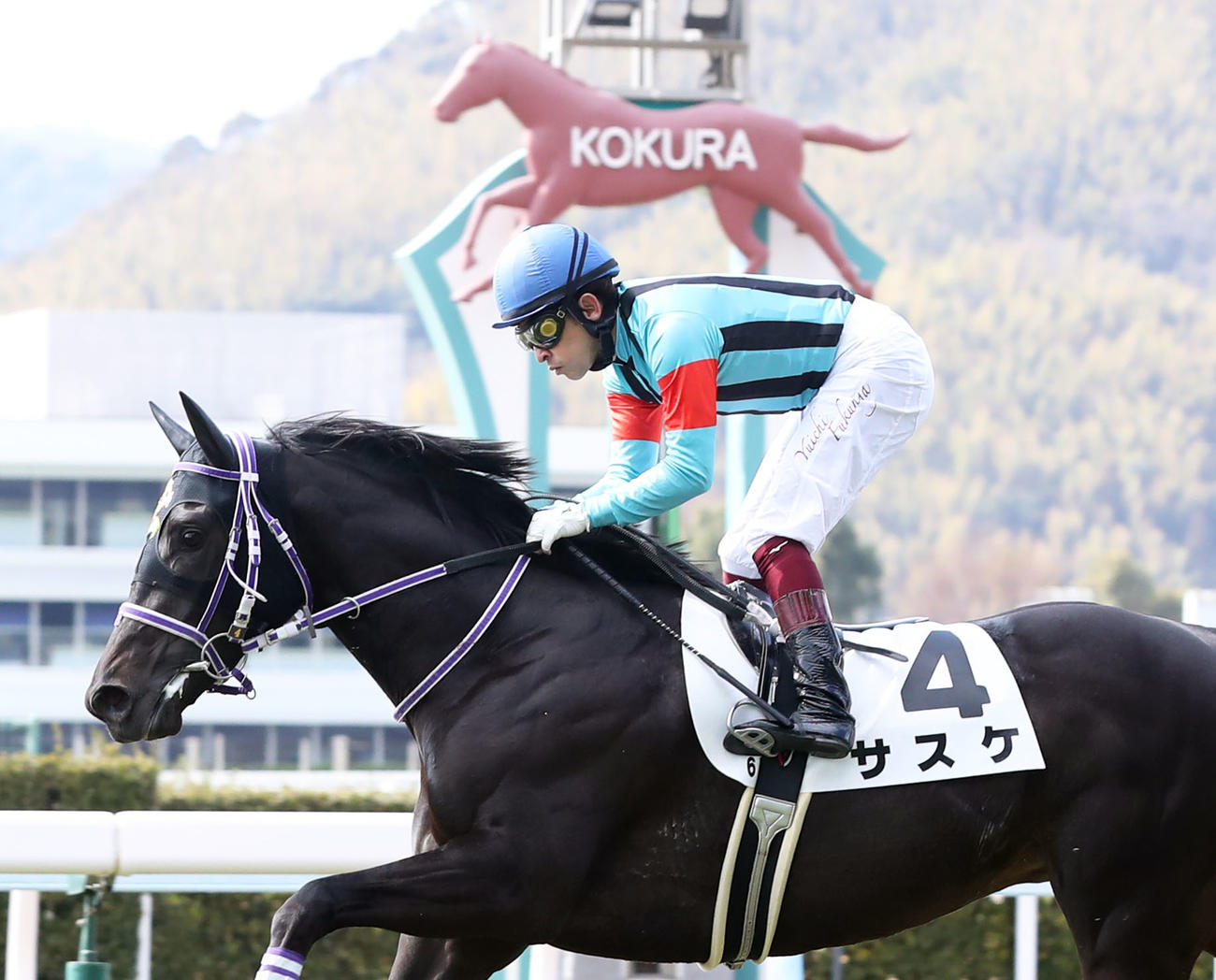 小倉6R、3歳未勝利で1着のサスケと福永祐一騎手（撮影・屋方直哉）
