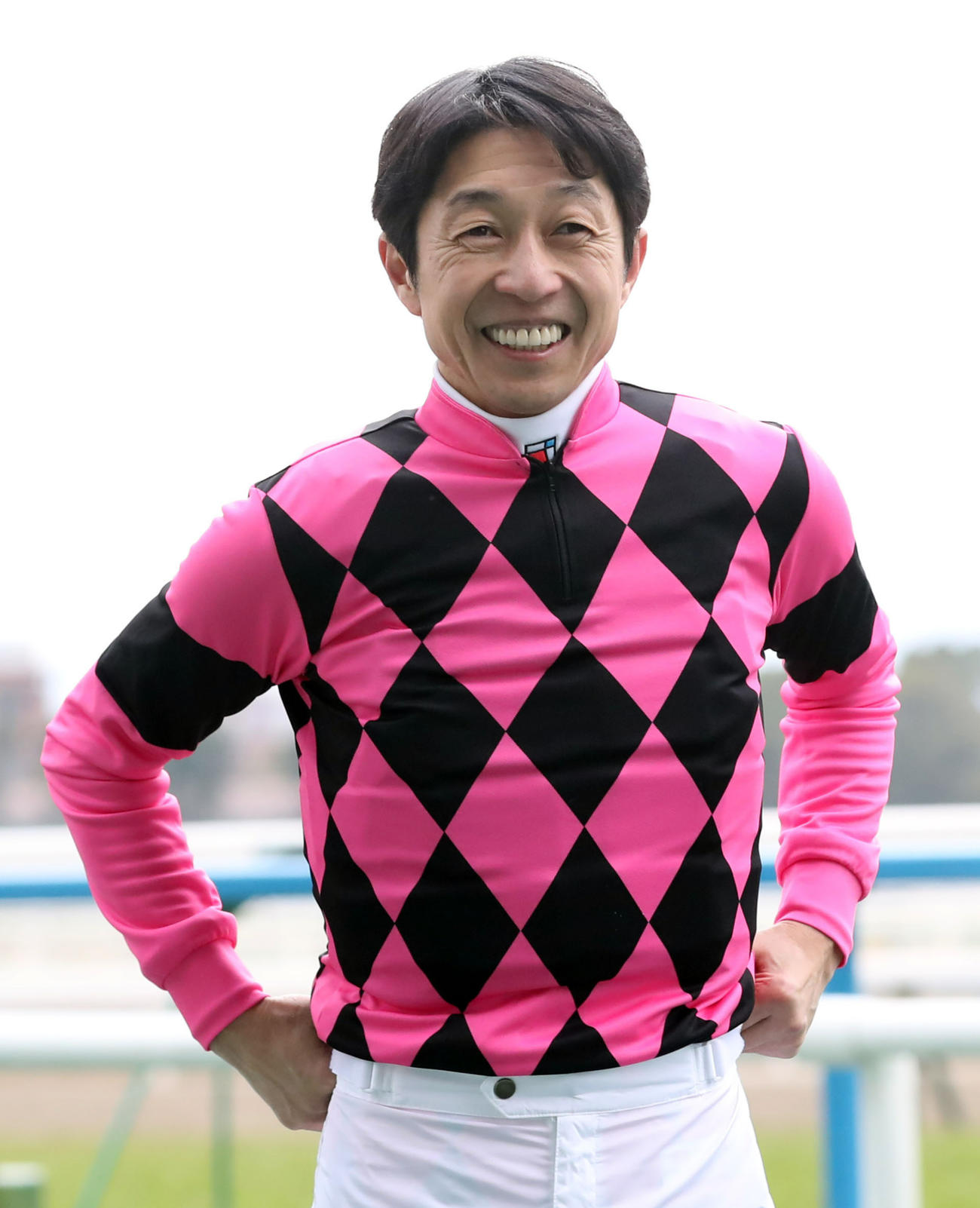 小倉1RでJRA通算4400勝を達成し、笑顔を見せる武豊騎手（撮影・屋方直哉）