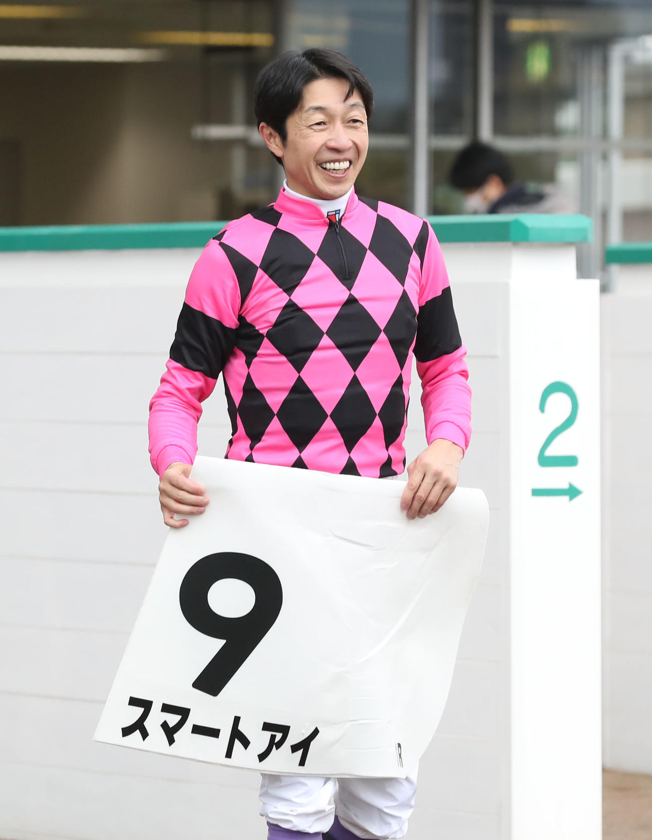 小倉1RでJRA通算4400勝を達成し、笑顔を見せる武豊騎手（撮影・屋方直哉）