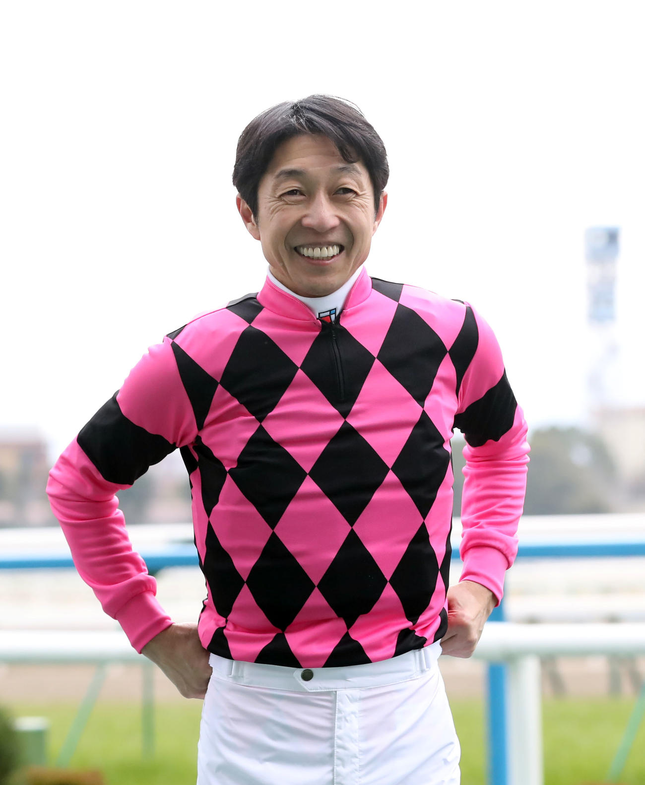小倉1R 3歳未勝利　JRA通算4400勝を達成し、笑顔を見せる武豊騎手（撮影・屋方直哉）