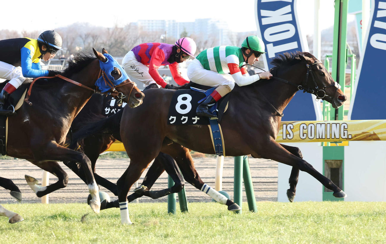 逃げたサペラヴィをとらえて早春Sを制したククナとルメール騎手（右）（撮影・丹羽敏通）