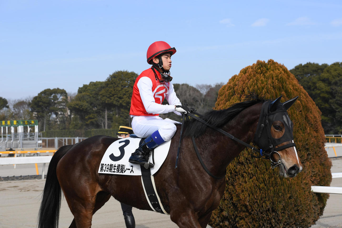 卒業記念模擬レースを終えた佐藤翔馬騎手（撮影・柴田隆二）