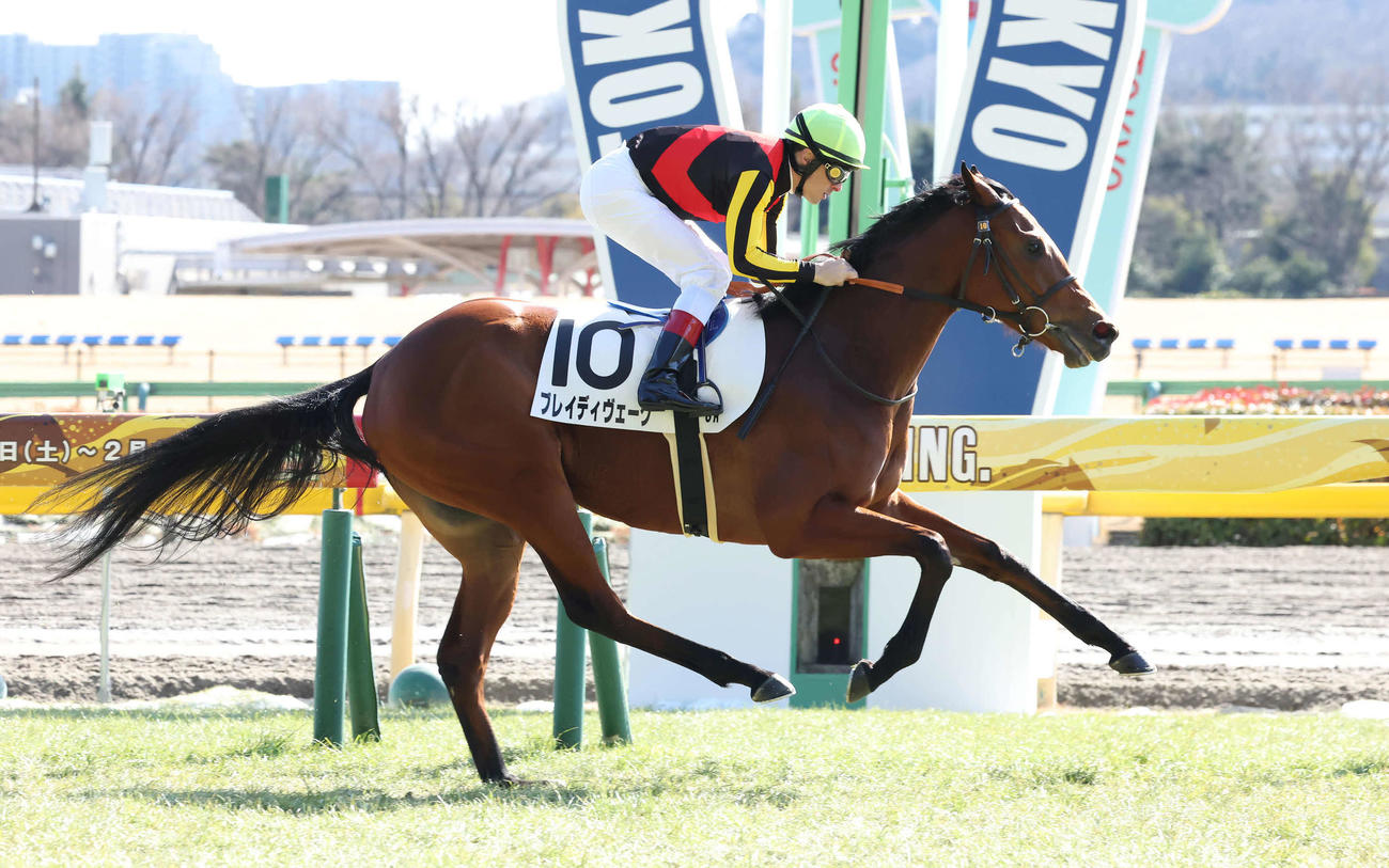 東京6R、3歳牝馬未勝利戦を制したブレイディヴェーグとルメール騎手（撮影・丹羽敏通）