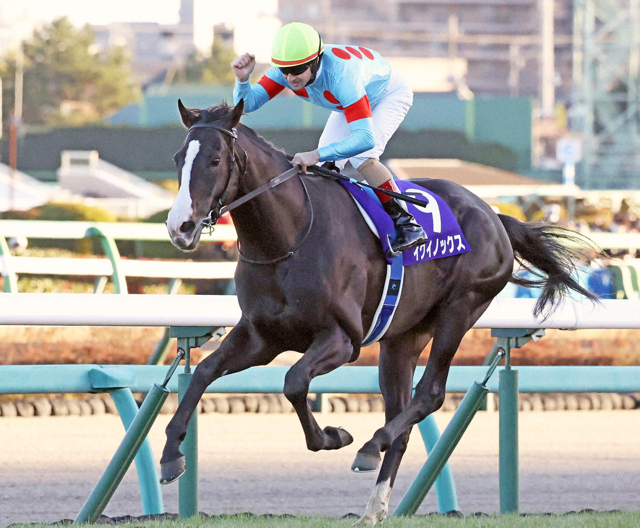 有馬記念を制したイクイノックスとルメール騎手（2022年12月25日撮影）