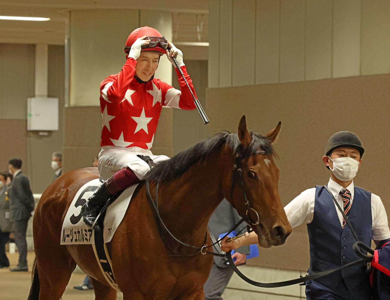 東京7R、4歳上1勝クラスで4着だったルージュカルミアと福永騎手（撮影・丹羽敏通）