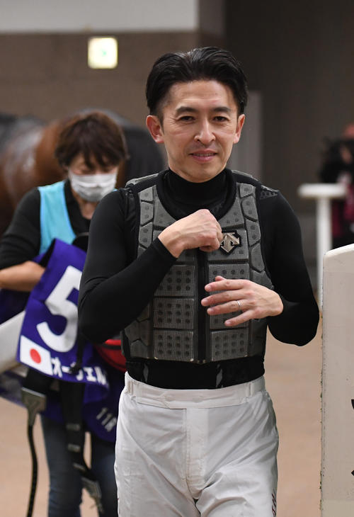 東京11R、フェブラリーSで12着に敗れたオーヴェルニュの福永騎手（撮影・柴田隆二）