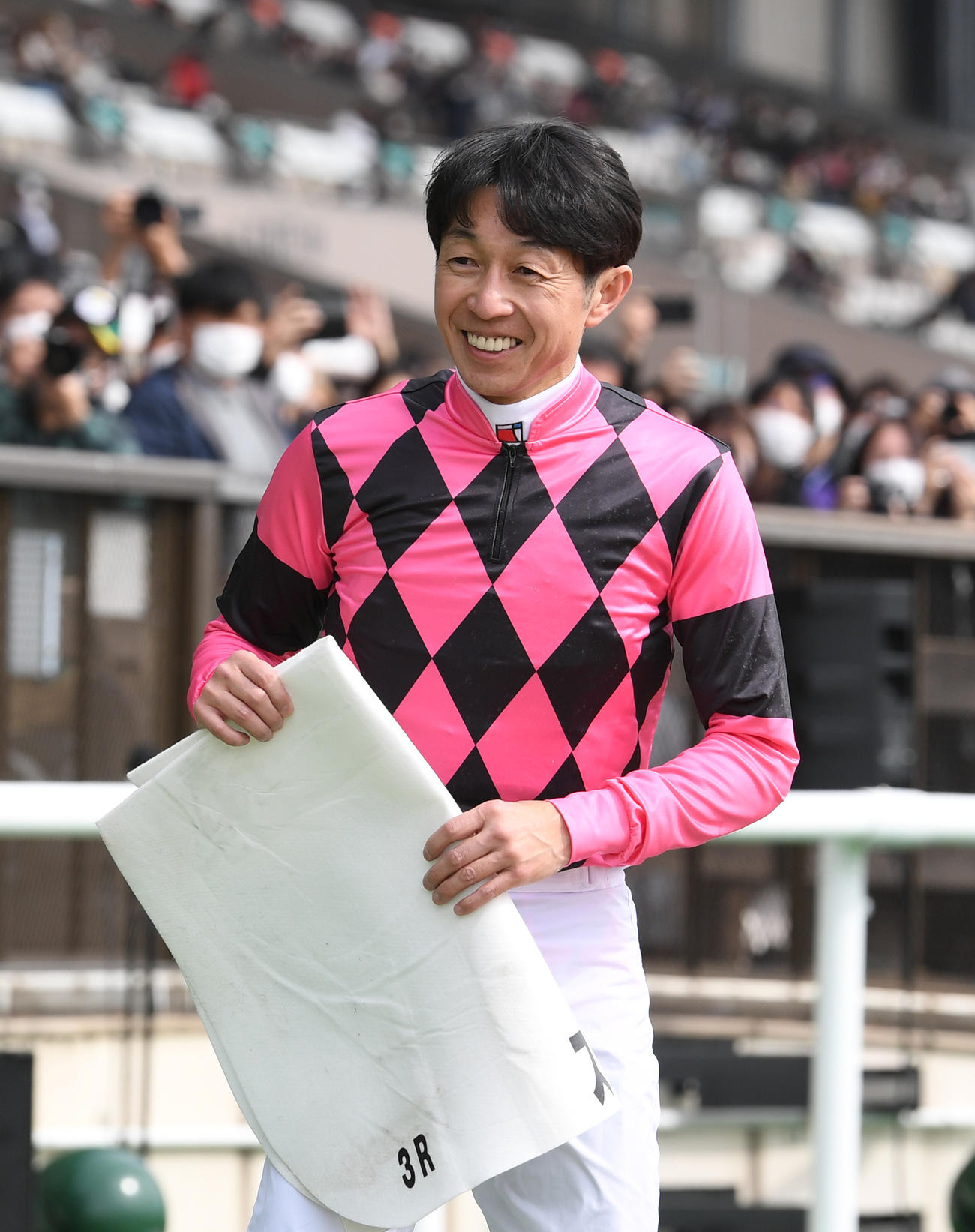 東京3Rを制したスマートフォルスの武豊騎手（撮影・柴田隆二）