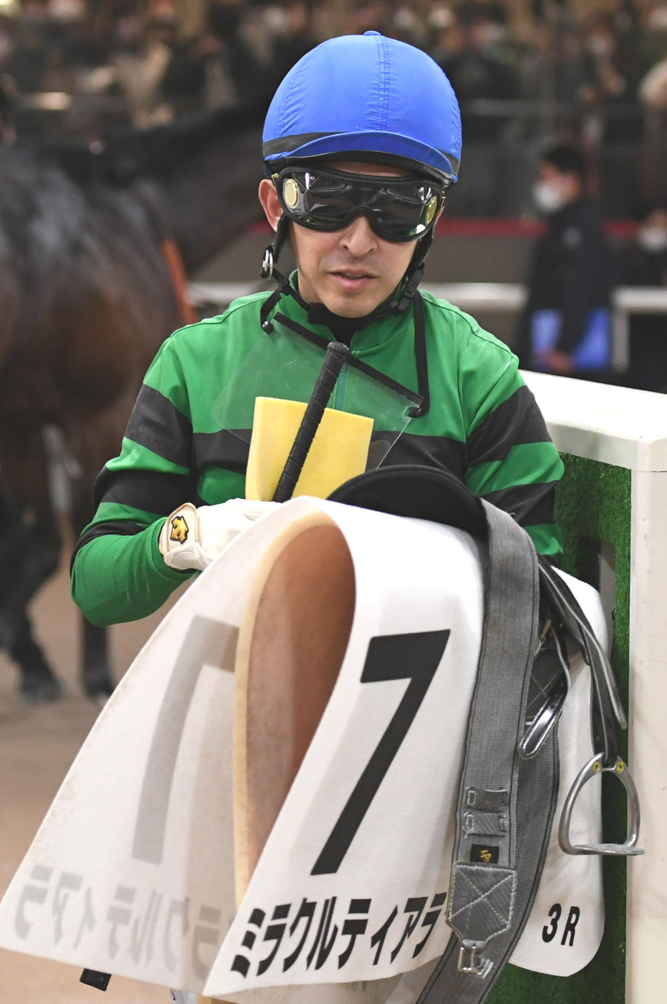 東京3Rで2着に敗れたミラクルティアラの福永祐一騎手（撮影・柴田隆二）