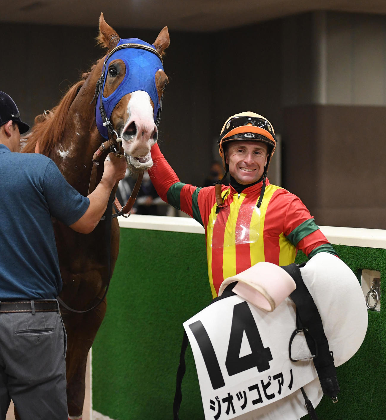 東京5R新馬戦を制したジオッコピアノとバシュロ騎手（撮影・柴田隆二）