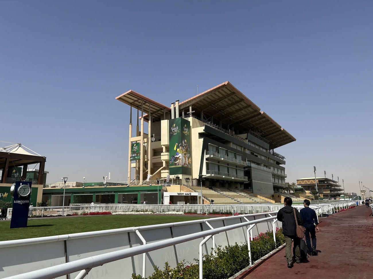 サウジアラビア・キングアブドゥルアジーズ競馬場のスタンド