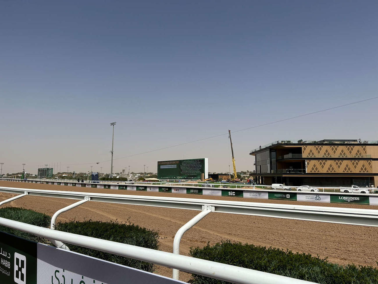 サウジアラビア・キングアブドゥルアジーズ競馬場のダートコース