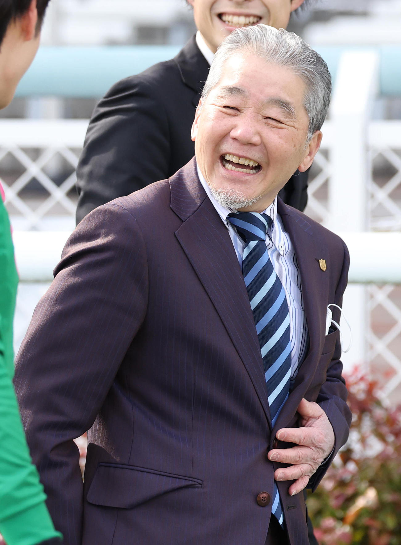 阪神1Rをタガノアレハンドラで勝利し、笑顔を見せる五十嵐忠男師（撮影・白石智彦）