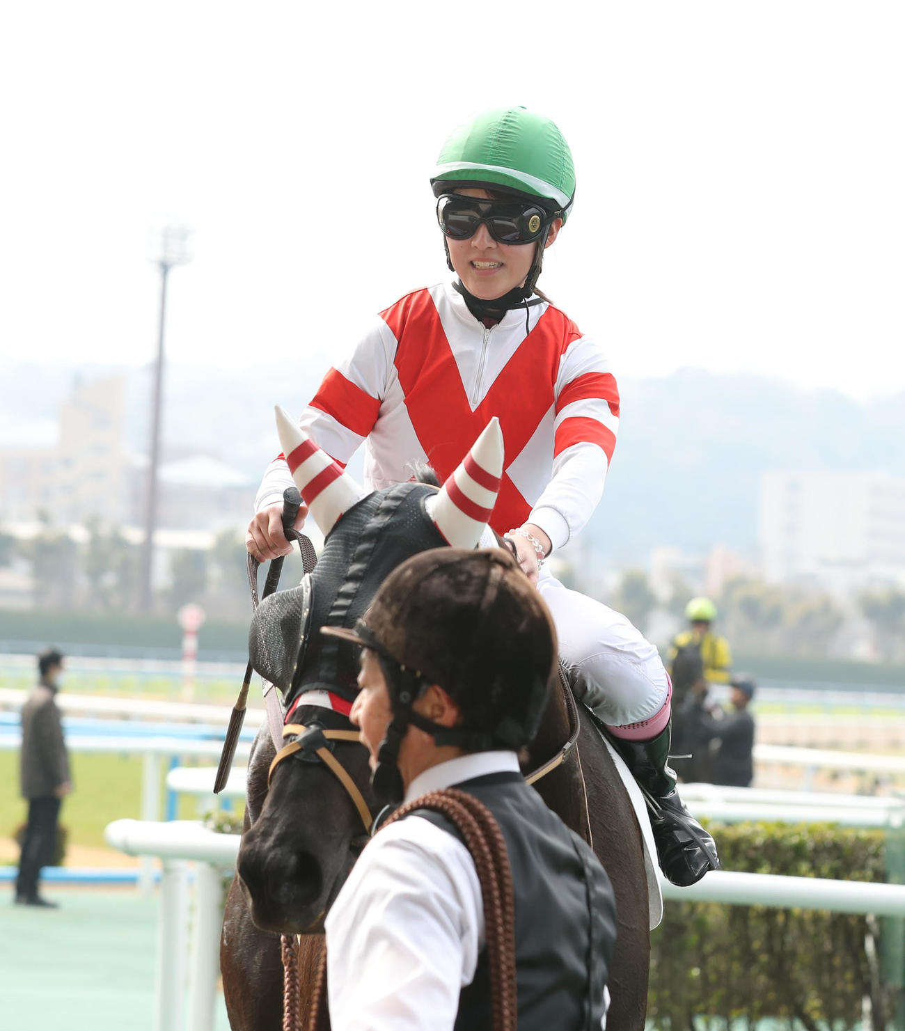 小倉3R、4歳上1勝クラスで1着のナツイロノオトメと永島まなみ騎手（撮影・屋方直哉）