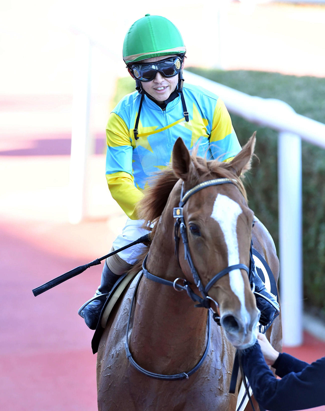 デルマソトガケと松若風馬騎手（2022年撮影）