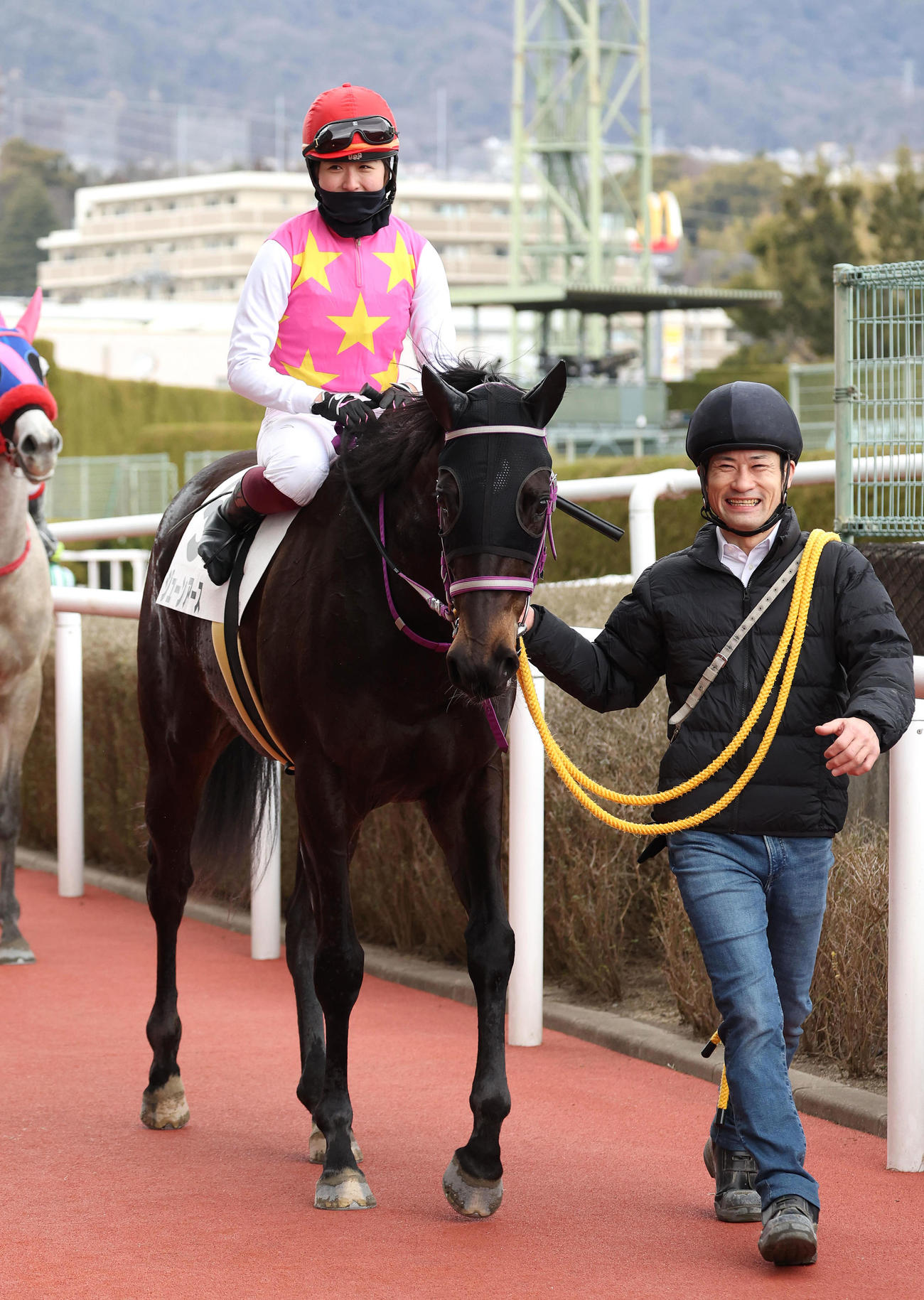 阪神1R、今村聖奈騎手を背に3歳未勝利を勝ち上がったジューンアース（撮影・白石智彦）