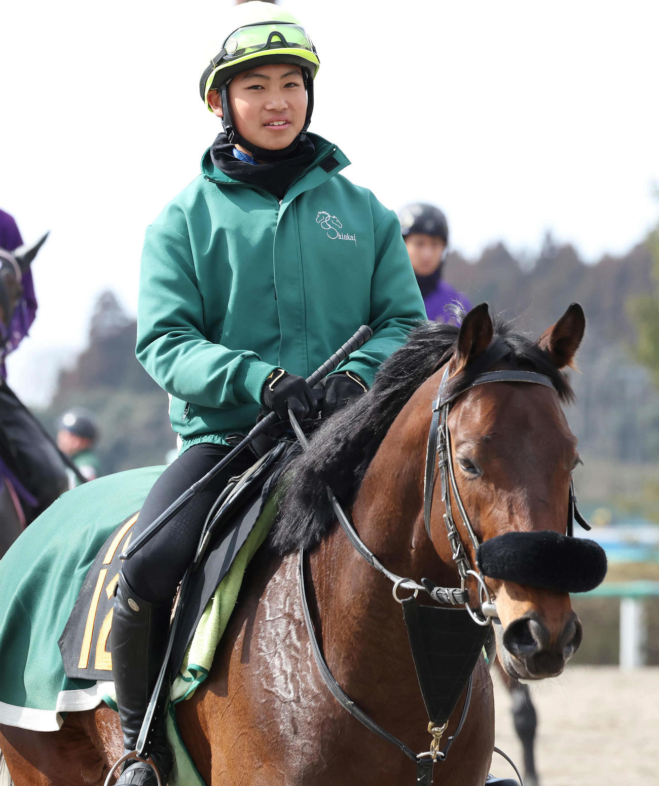 調教騎乗する新人の石田騎手（撮影・丹羽敏通）