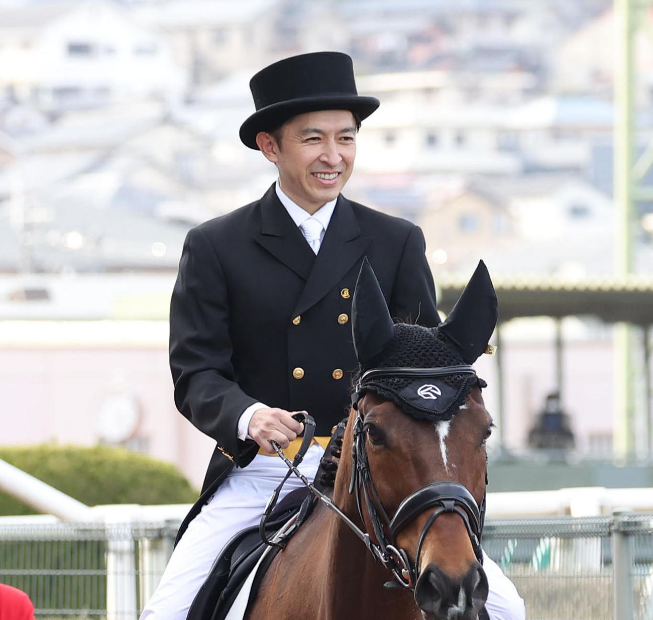 チューリップ賞出走馬をミツバに騎乗し誘導する福永師（撮影・白石智彦）