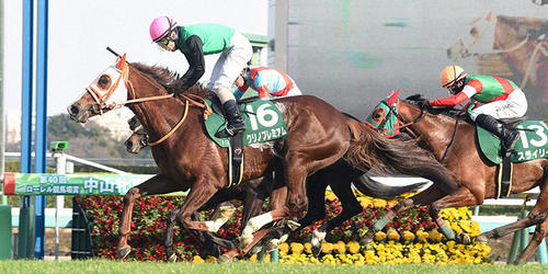 中山牝馬Sを制したクリノプレミアム＝2022年3月12日、中山競馬場