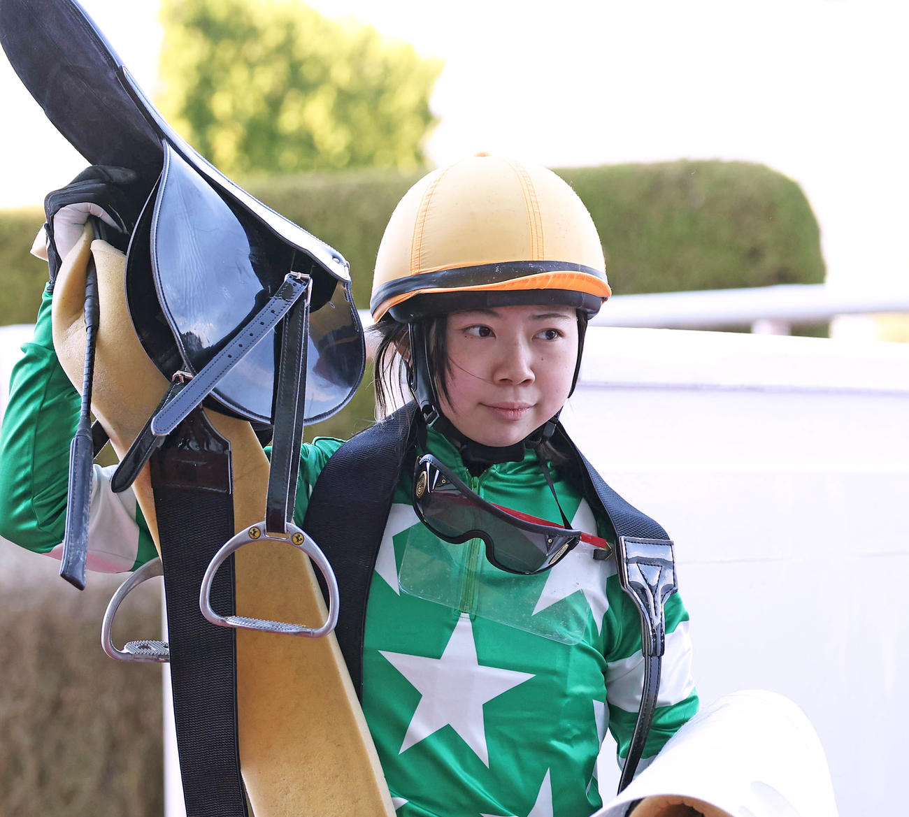阪神9R、パトリオットランで逃げるも7着に終わり引き揚げる河原田騎手（撮影・白石智彦）