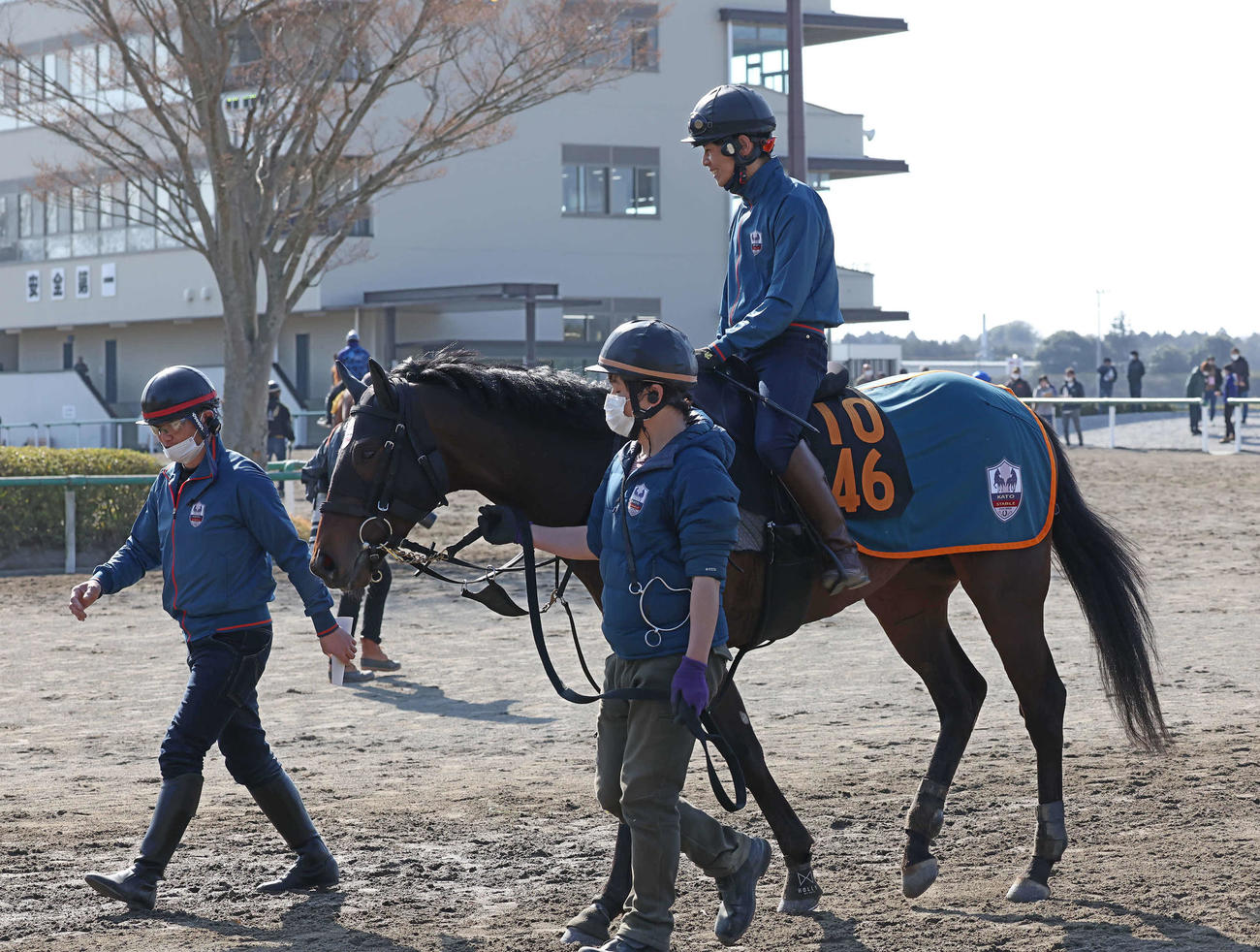 15日、調教を終えて馬場を出るバグラダス（撮影・丹羽敏通）