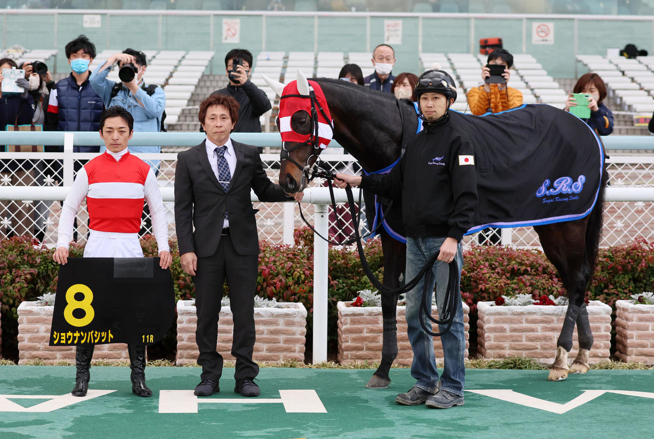 阪神11R若葉Sをショウナンバシットで制しこの日4勝目の川田将雅騎手（撮影・加藤哉）
