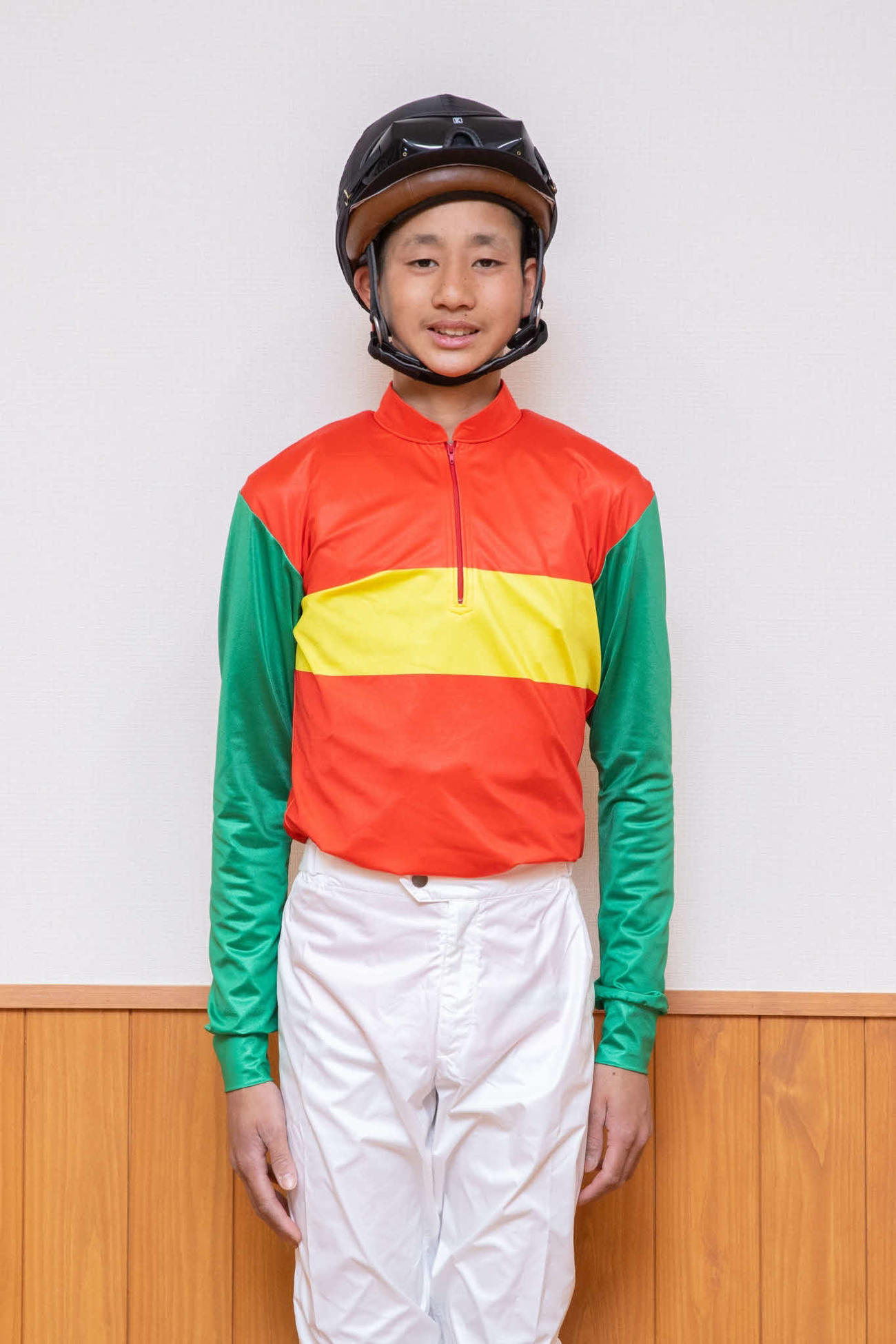 長身の所蛍騎手（地方競馬全国協会提供）