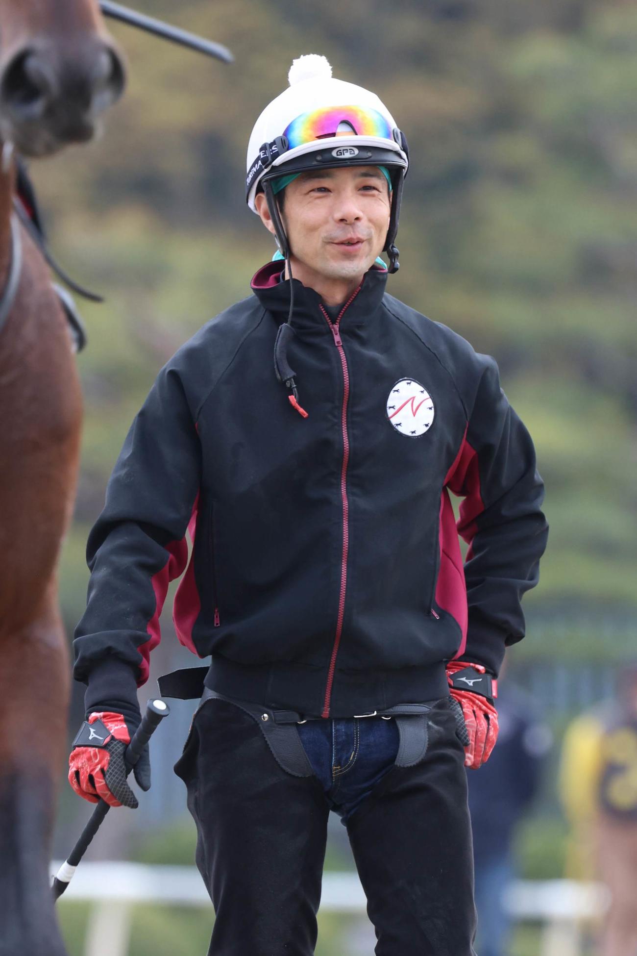 リバティアイランドを送り込む中内田充正調教師