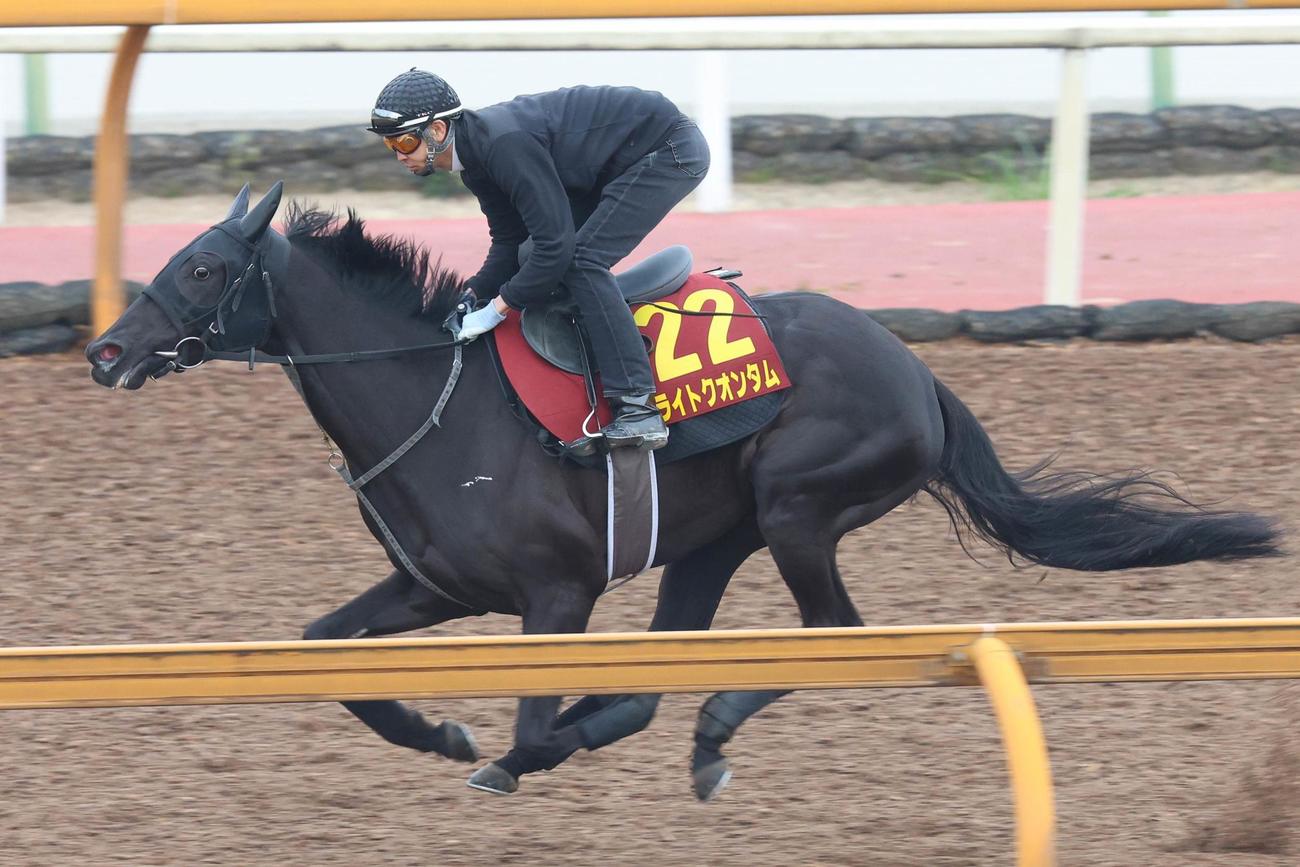 4月5日、武幸四郎調教師が乗り、CWコース単走で時計を出したライトクオンタム