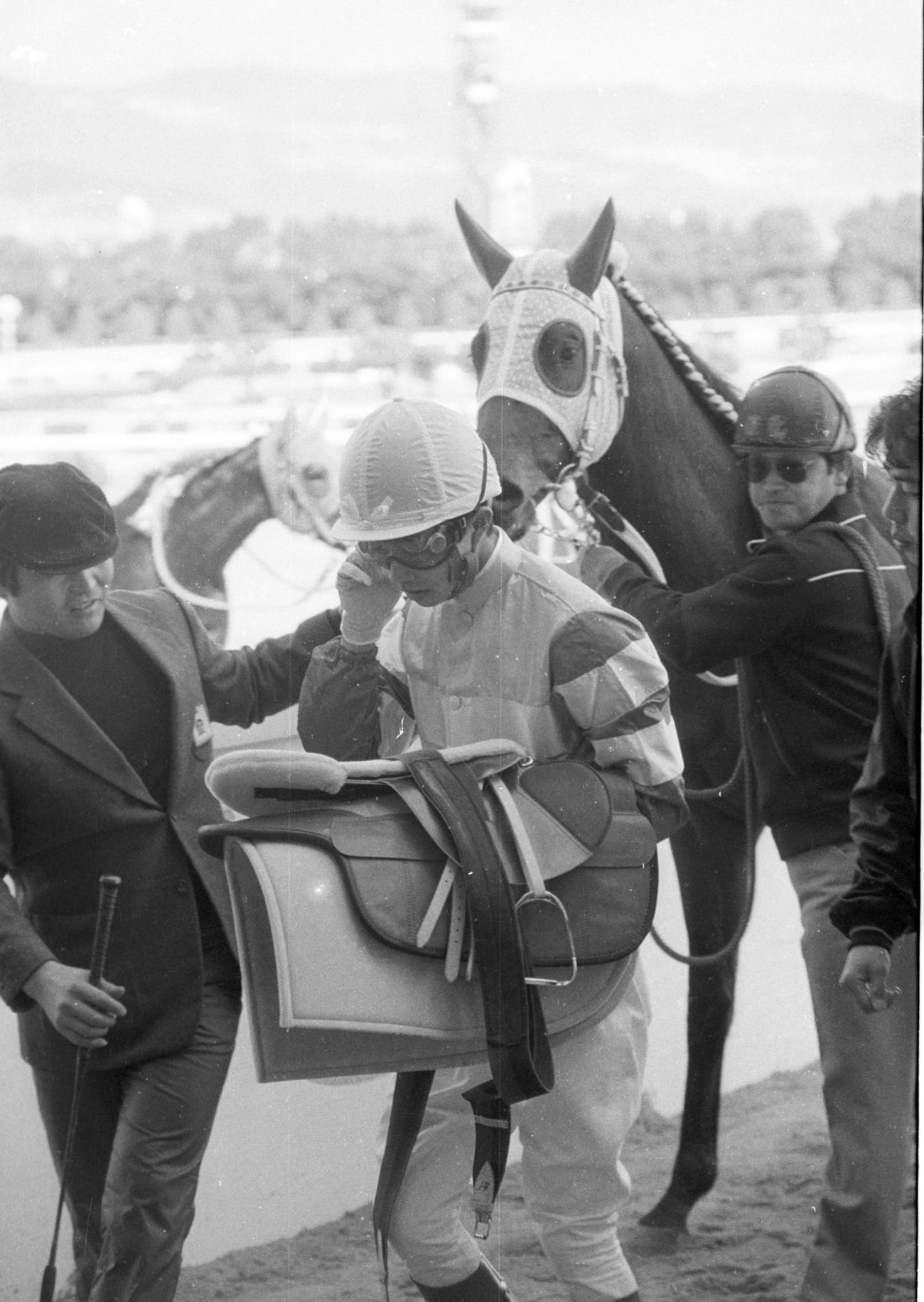 1987年3月1日、阪神4Rで初騎乗の武豊騎手はアグネスディクターで2着