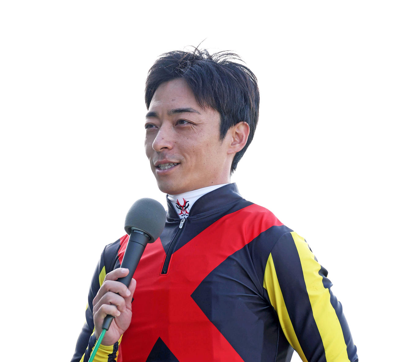 桜花賞を制し、ヒーローインタビューで笑顔を見せる川田騎手（撮影・白石智彦）