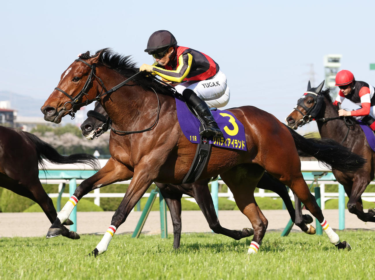 直線突き抜けて桜花賞を制したリバティアイランド（撮影・白石智彦）
